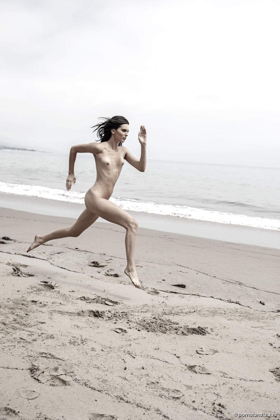 Kylie Jenner nua em fotos exclusivas - Foto 215471