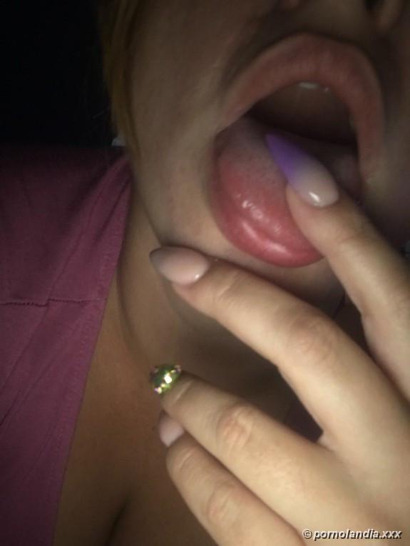 MILF bucetuda gosta de se exibir nua - Foto 232064