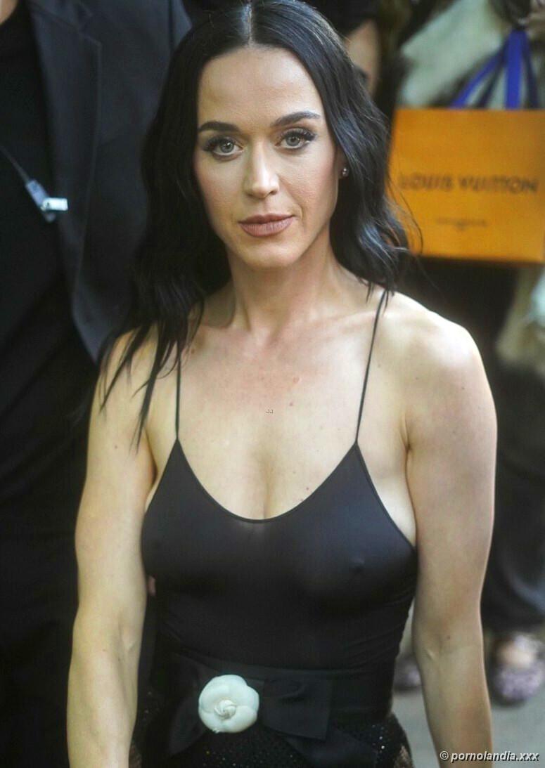 Flagra da Katy Perry nua pagando peitinho sem sutiã - Foto 247516