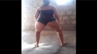 Gostosa do rabão dançando
