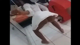 Stefanie jujuba famosinha do instagram rebolando seu Popó gigante provocando seus seguidores